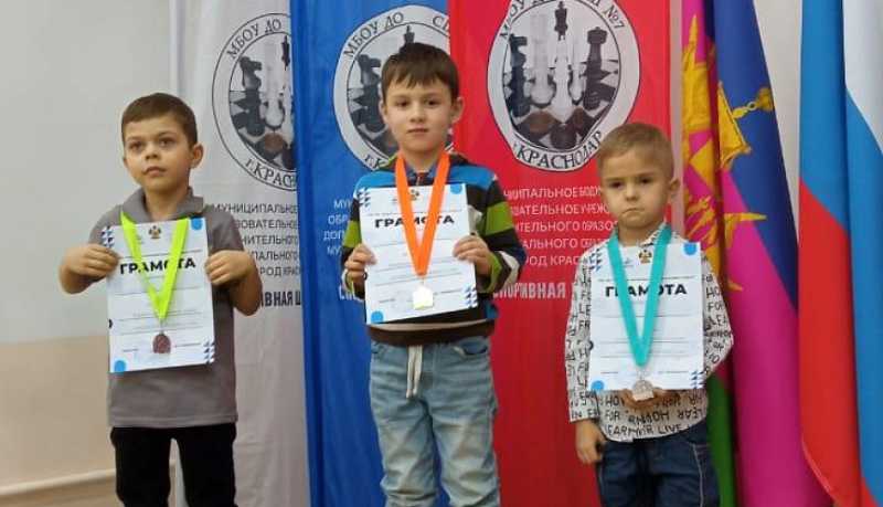 Юные новороссийские спортсмены стали призерами Краевых соревнований по шашкам «Краснодарский дебют»