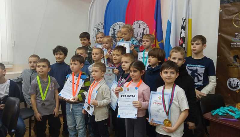 Юные новороссийские спортсмены стали призерами Краевых соревнований по шашкам «Краснодарский дебют»