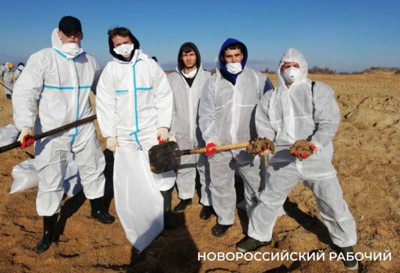 Каждый день, в 7 утра, из Новороссийска выезжают «охотники за мазутом» 