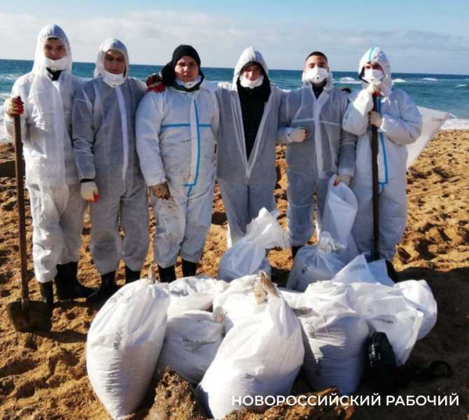Каждый день, в 7 утра, из Новороссийска выезжают «охотники за мазутом» 