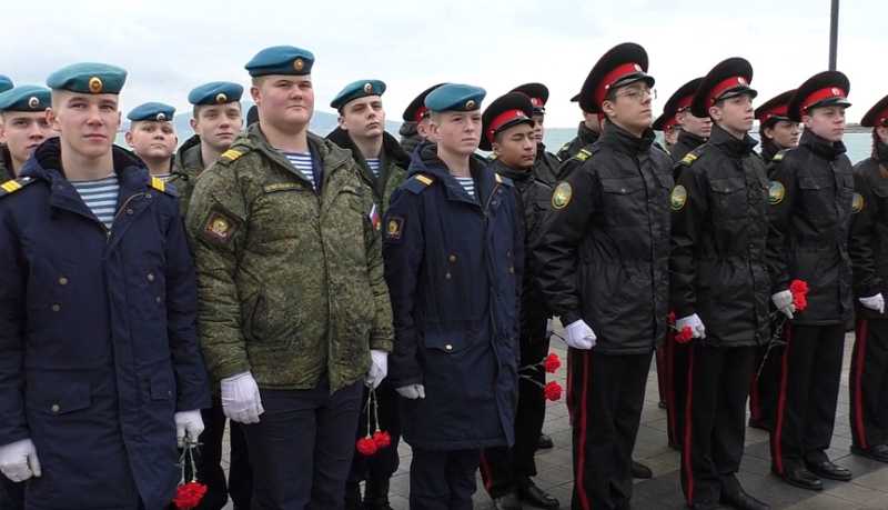«Красная гвоздика»: в городе-герое Новороссийске состоялся традиционный ритуал памяти
