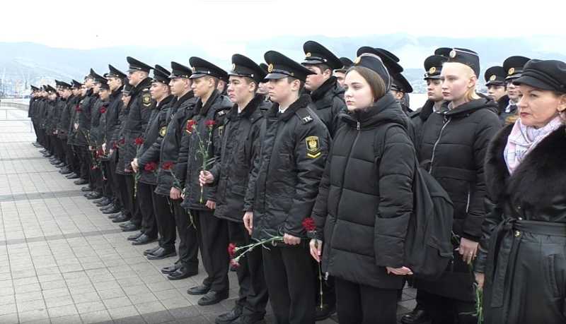 «Красная гвоздика»: в городе-герое Новороссийске состоялся традиционный ритуал памяти