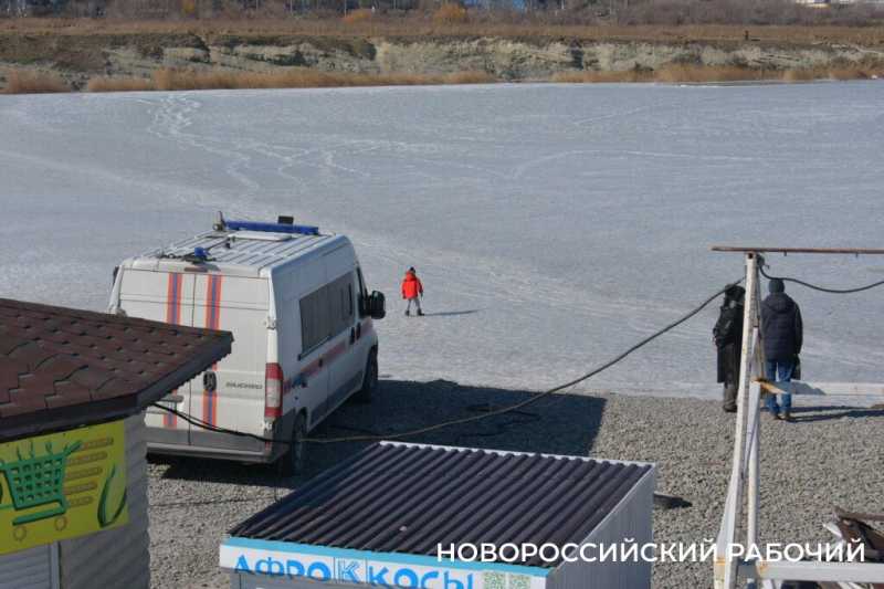 «Море в Новороссийске НЕ ЗАМЕРЗЛО»! Местные смеются над фейками, которые завирусились в сети