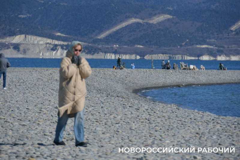 «Море в Новороссийске НЕ ЗАМЕРЗЛО»! Местные смеются над фейками, которые завирусились в сети