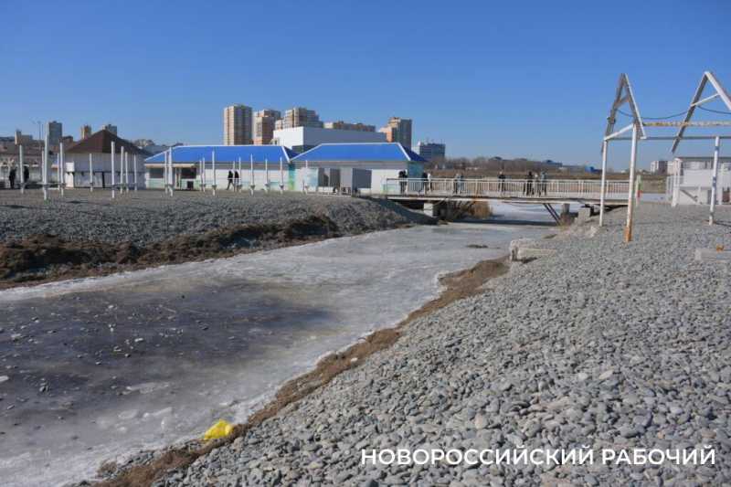 «Море в Новороссийске НЕ ЗАМЕРЗЛО»! Местные смеются над фейками, которые завирусились в сети