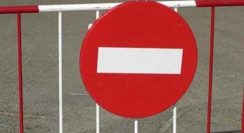 На трассе из Новороссийска в Кабардинку в связи с усилением ветра ограничено движение транспорта, имеющего большую парусность