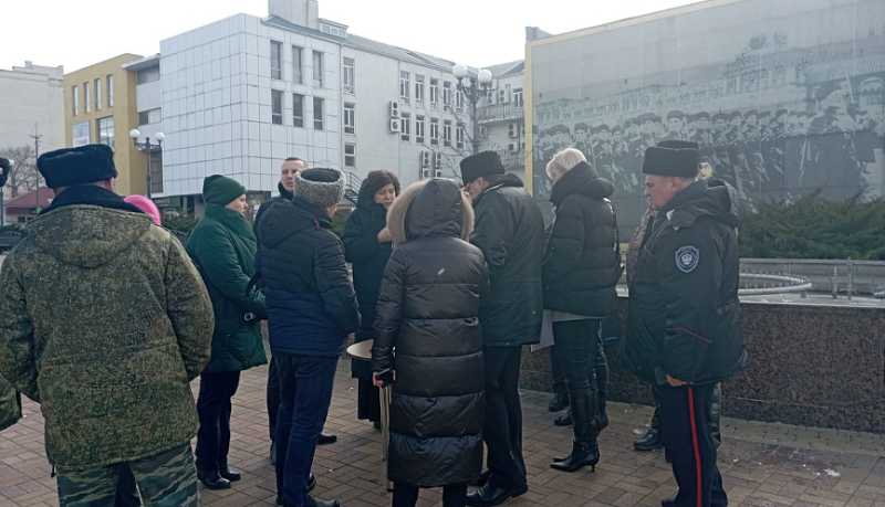 На улице Победы в городе-герое Новороссийске планируется обустроить сквер и установить памятный знак, посвященный связи казачьих поколений