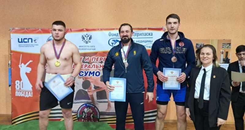 Новороссийские сумотори и борцы на поясах лучшие в ЮФО