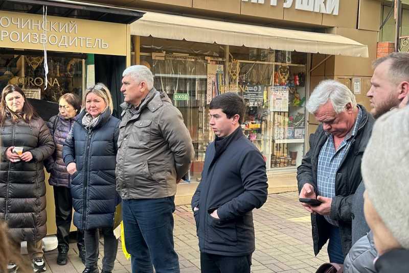 Об изменениях в порядке применения ККТ рассказали предпринимателям на одном из рынков Сочи