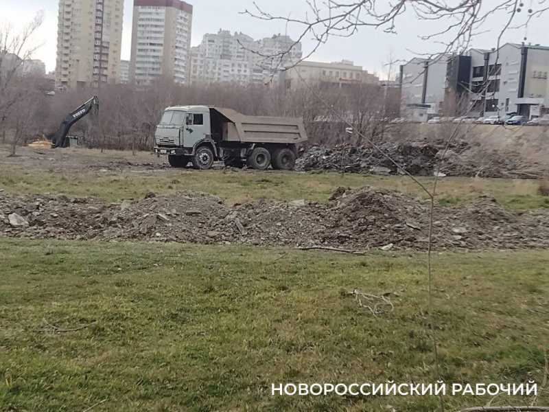 «Очистка прудов идет варварскими методами!» Новороссийские экологи остановили работы в охраняемой зоне