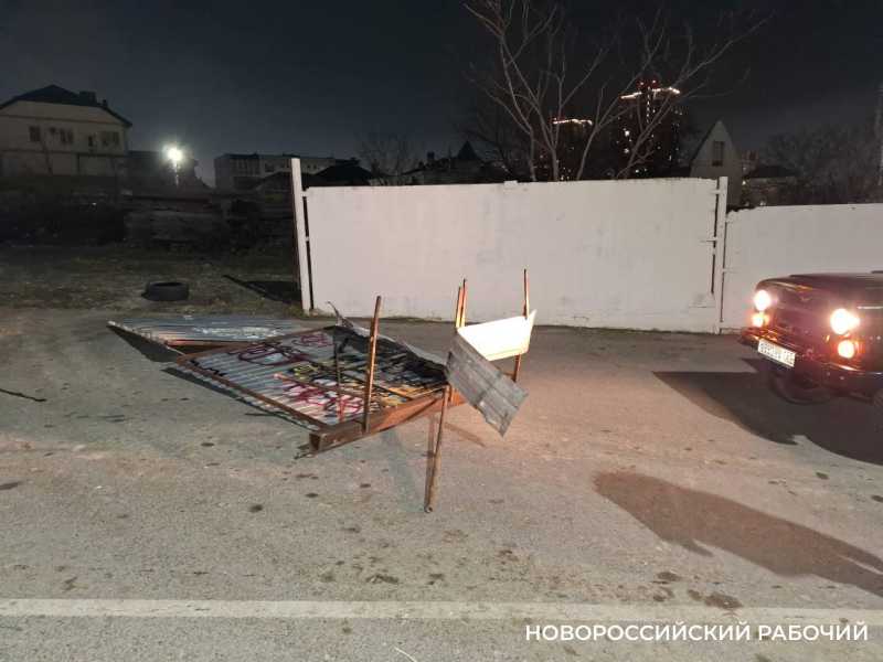 Отключения электроэнергии, падение деревьев и остановок — в Новороссийске ожидают норд-ост до 35 м/с