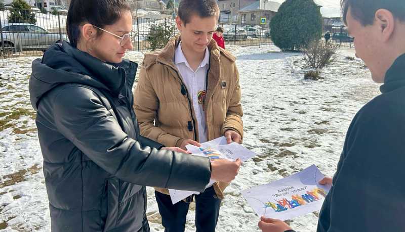 Подростки города-героя Новороссийска стали участниками акции #Дарютепло