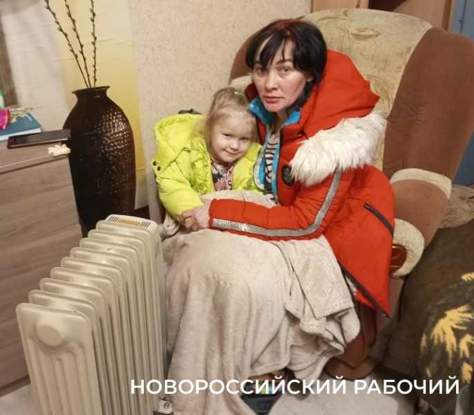 «Помогите нам, мы замерзаем!» Жители Новороссийска и пригородов как могут выживают в холодных домах