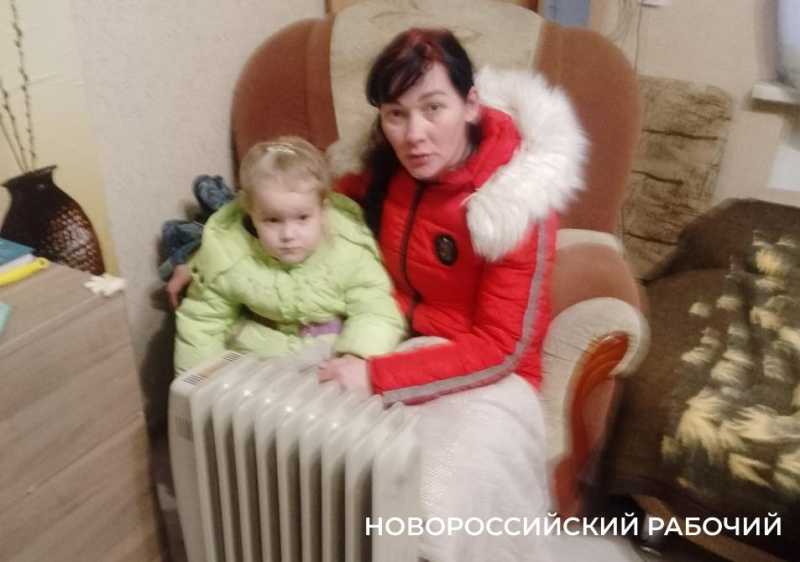 «Помогите нам, мы замерзаем!» Жители Новороссийска и пригородов как могут выживают в холодных домах