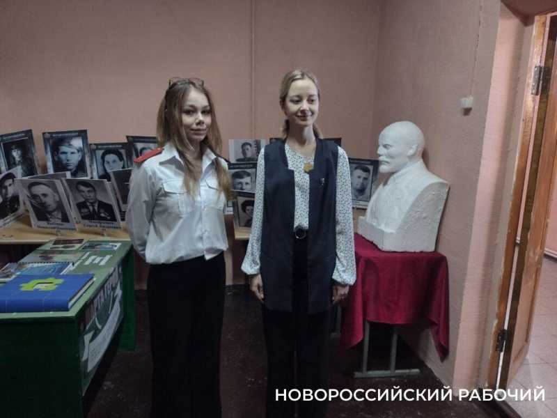 Реликвию семьи Героев Советского Союза братьев Коккинаки передали в школьный музей Новороссийска