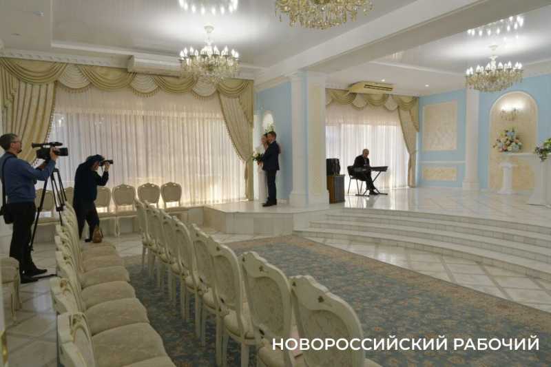 Сегодня – День влюбленных. В ЗАГСе Новороссийска – аншлаг!