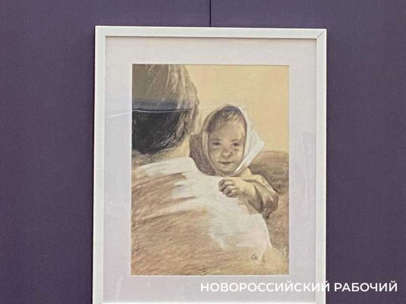 Скакалка, мячик, леденец на палочке. В Новороссийске открылась выставка, на которой вспоминается детство