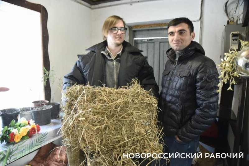 «Такое чучело и жечь жалко!» В Новороссийске все готово к празднованию Масленицы