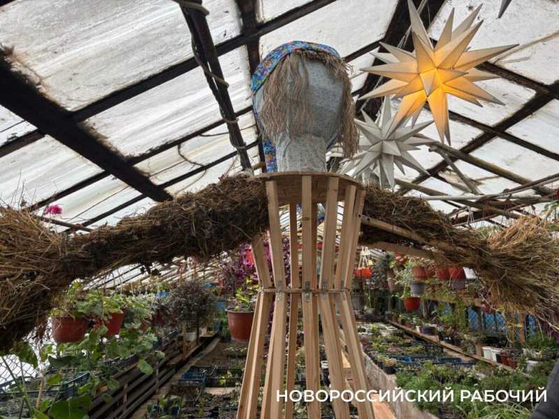 «Такое чучело и жечь жалко!» В Новороссийске все готово к празднованию Масленицы