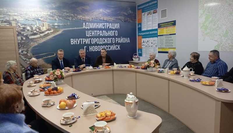 В городе-герое Новороссийске проходят торжественные вручения юбилейных медалей «80 лет Победы в Великой Отечественной войне 1941—1945 гг.»