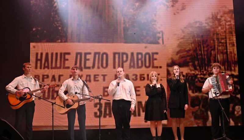 В городе-герое Новороссийске состоялся фестиваль патриотической песни «Автомат и гитара»