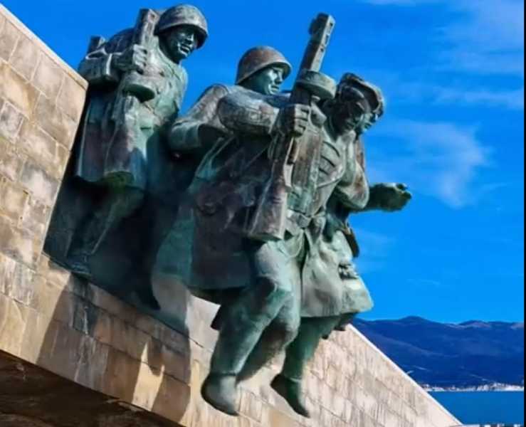 В Новороссийске десантники «сошли» с постамента на Малой Земле. Помогли нейросети