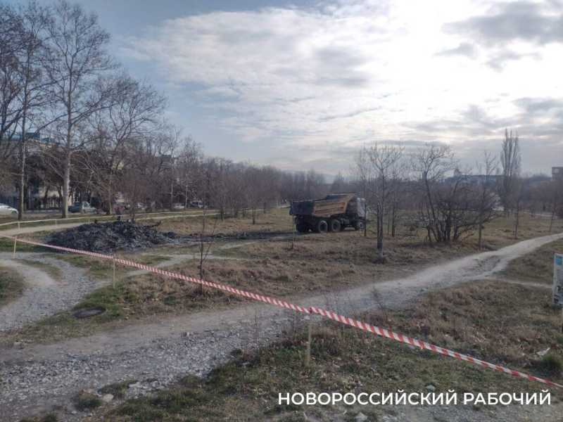 В Новороссийске начали очищать от ила «Южные пруды»