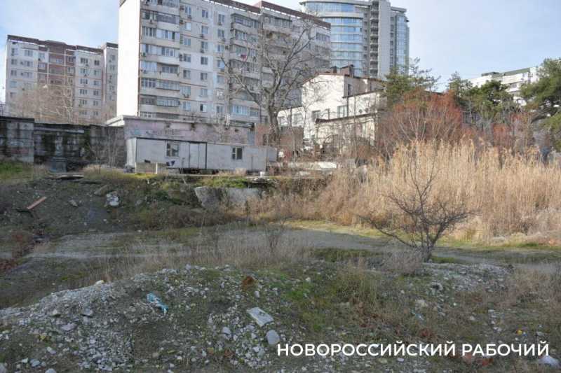 В Новороссийске парку добавили участок земли. Чтобы забрать его под дорогу?