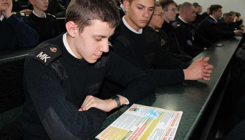 В Новороссийске полицейские проводят занятия по профилактике экстремизма и терроризма для студентов 