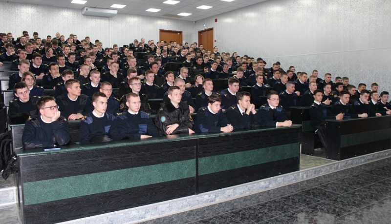 В Новороссийске полицейские проводят занятия по профилактике экстремизма и терроризма для студентов 