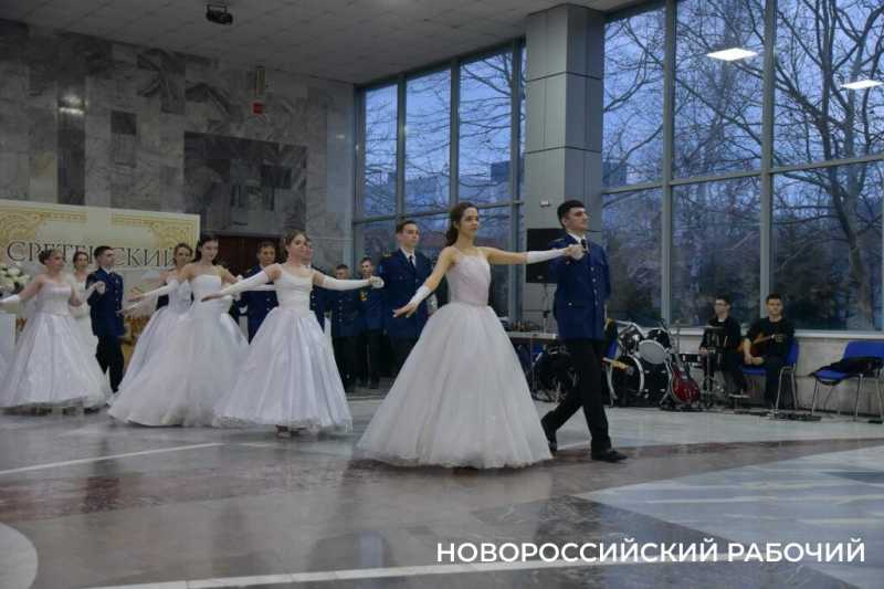 В Новороссийске прошел традиционный Сретенский бал!
