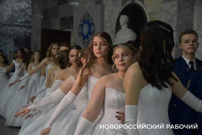 В Новороссийске прошел традиционный Сретенский бал!