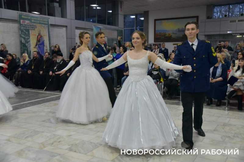 В Новороссийске прошел традиционный Сретенский бал!