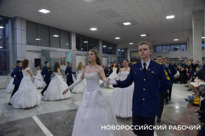 В Новороссийске прошел традиционный Сретенский бал!
