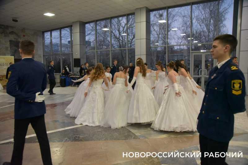 В Новороссийске прошел традиционный Сретенский бал!