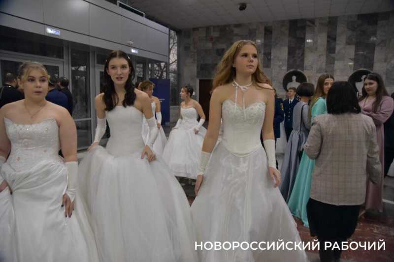 В Новороссийске прошел традиционный Сретенский бал!