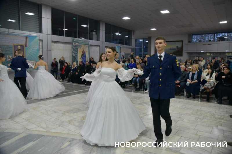 В Новороссийске прошел традиционный Сретенский бал!