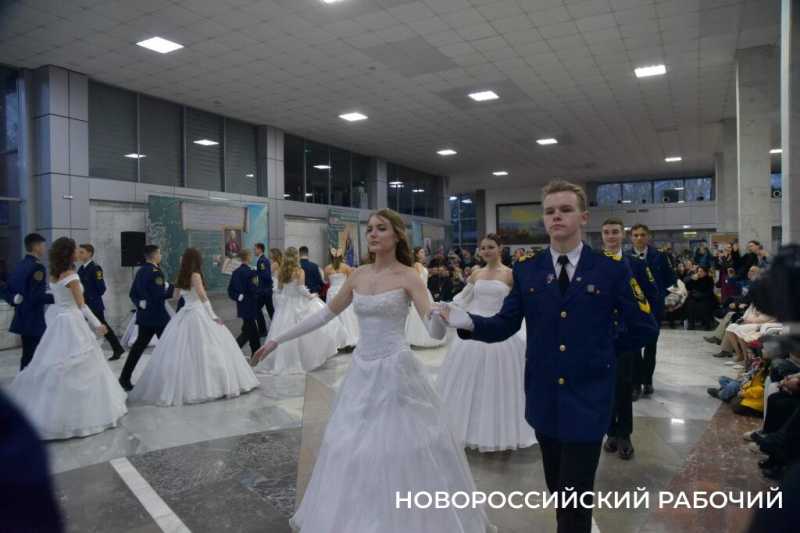 В Новороссийске прошел традиционный Сретенский бал!