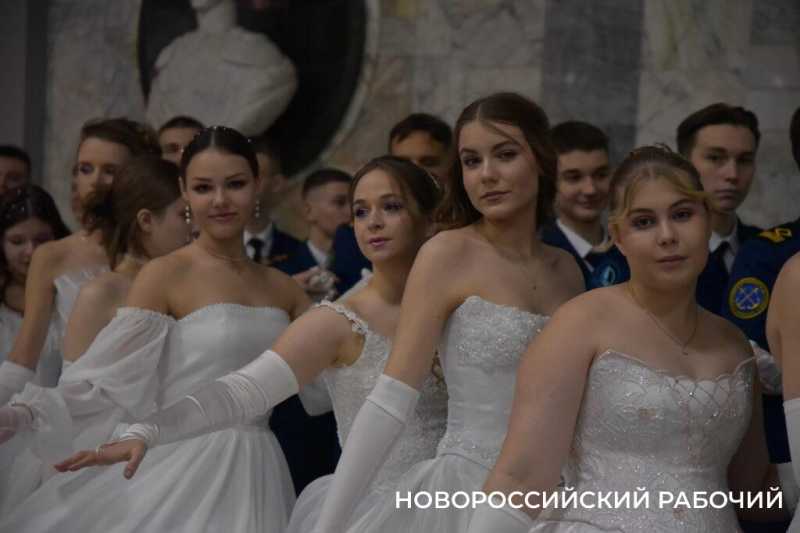 В Новороссийске прошел традиционный Сретенский бал!