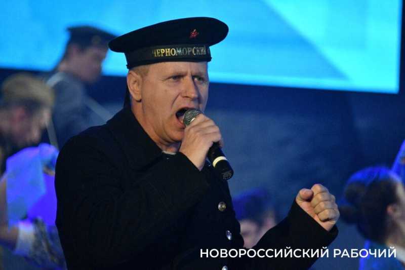 В Новороссийске со спектакля «Легендарный десант» люди выходят со слезами