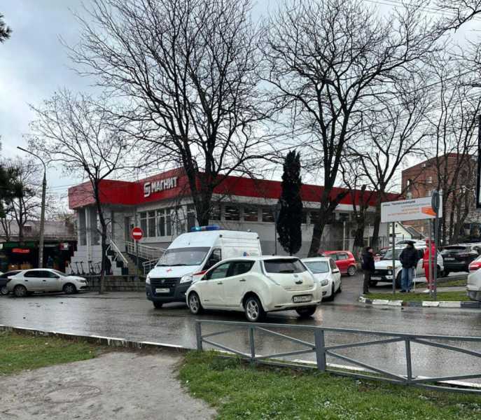 В Новороссийске таксист ехал по «встречке» и столкнулся со «скорой»