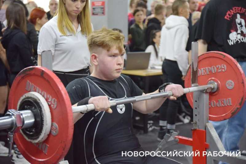 В Новороссийске установили рекорд в новой категории пауэрлифтинга – 410 кг в «ягодичном мосте»