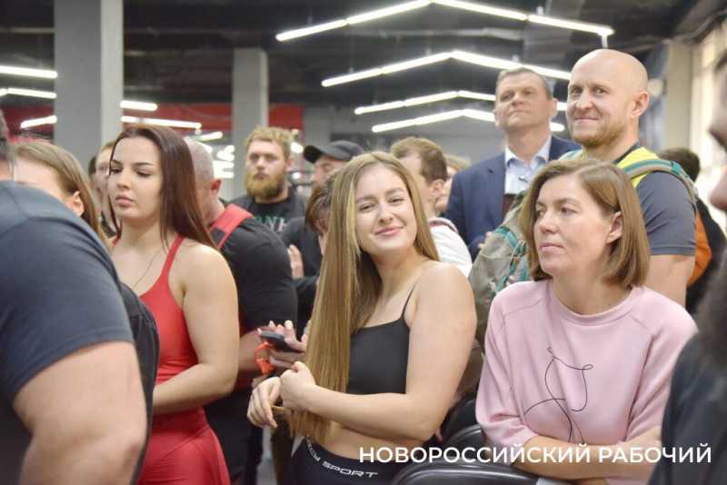 В Новороссийске установили рекорд в новой категории пауэрлифтинга – 410 кг в «ягодичном мосте»