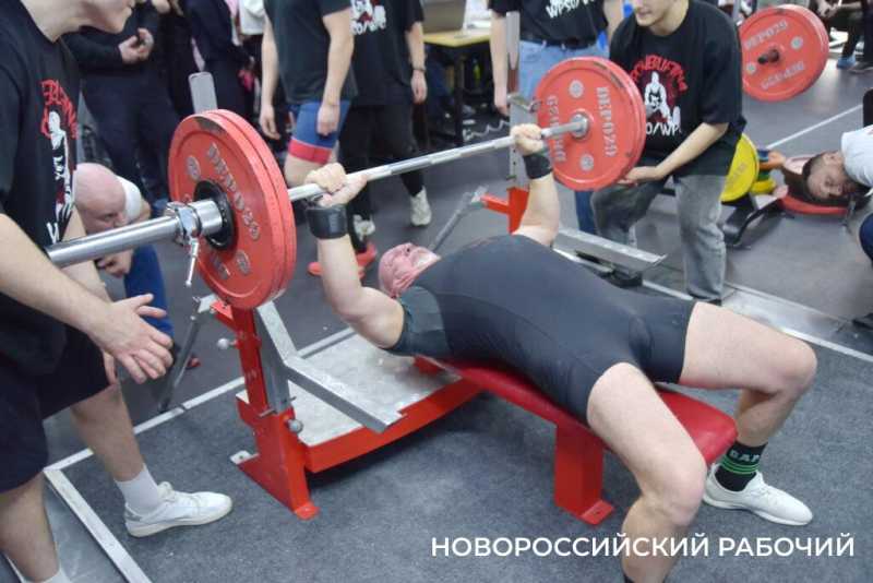 В Новороссийске установили рекорд в новой категории пауэрлифтинга – 410 кг в «ягодичном мосте»