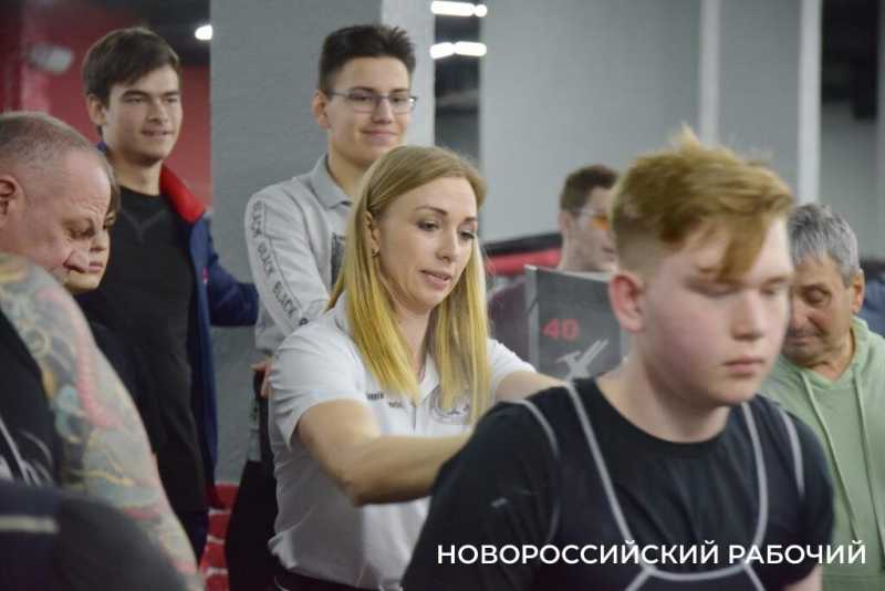 В Новороссийске установили рекорд в новой категории пауэрлифтинга – 410 кг в «ягодичном мосте»