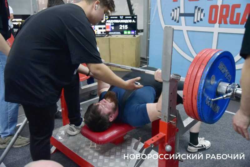 В Новороссийске установили рекорд в новой категории пауэрлифтинга – 410 кг в «ягодичном мосте»