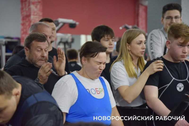 В Новороссийске установили рекорд в новой категории пауэрлифтинга – 410 кг в «ягодичном мосте»
