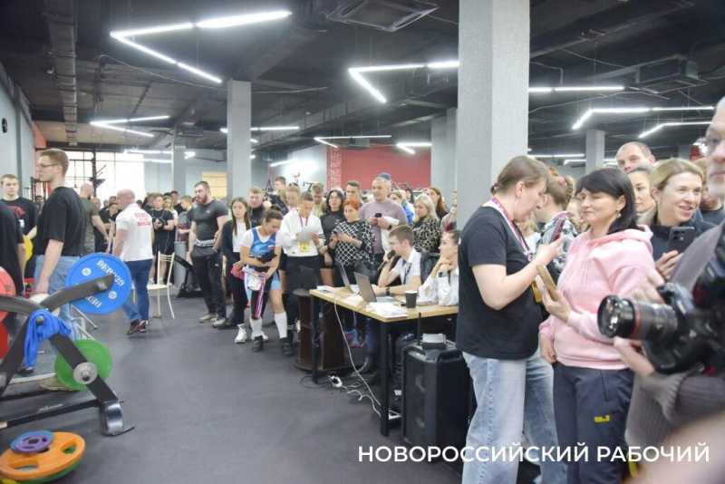 В Новороссийске установили рекорд в новой категории пауэрлифтинга – 410 кг в «ягодичном мосте»