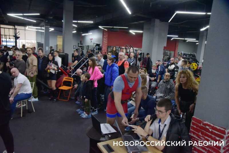 В Новороссийске установили рекорд в новой категории пауэрлифтинга – 410 кг в «ягодичном мосте»