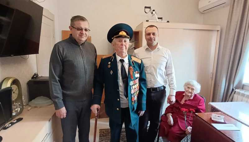 В Новороссийске ветерану Великой Отечественной войны Григорию Ивановичу Серову вручили медаль в честь юбилея Великой Победы